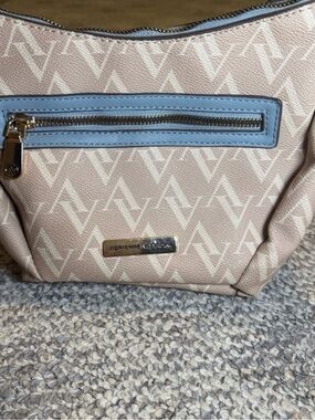 adrienne vittadini bag comes with wallet